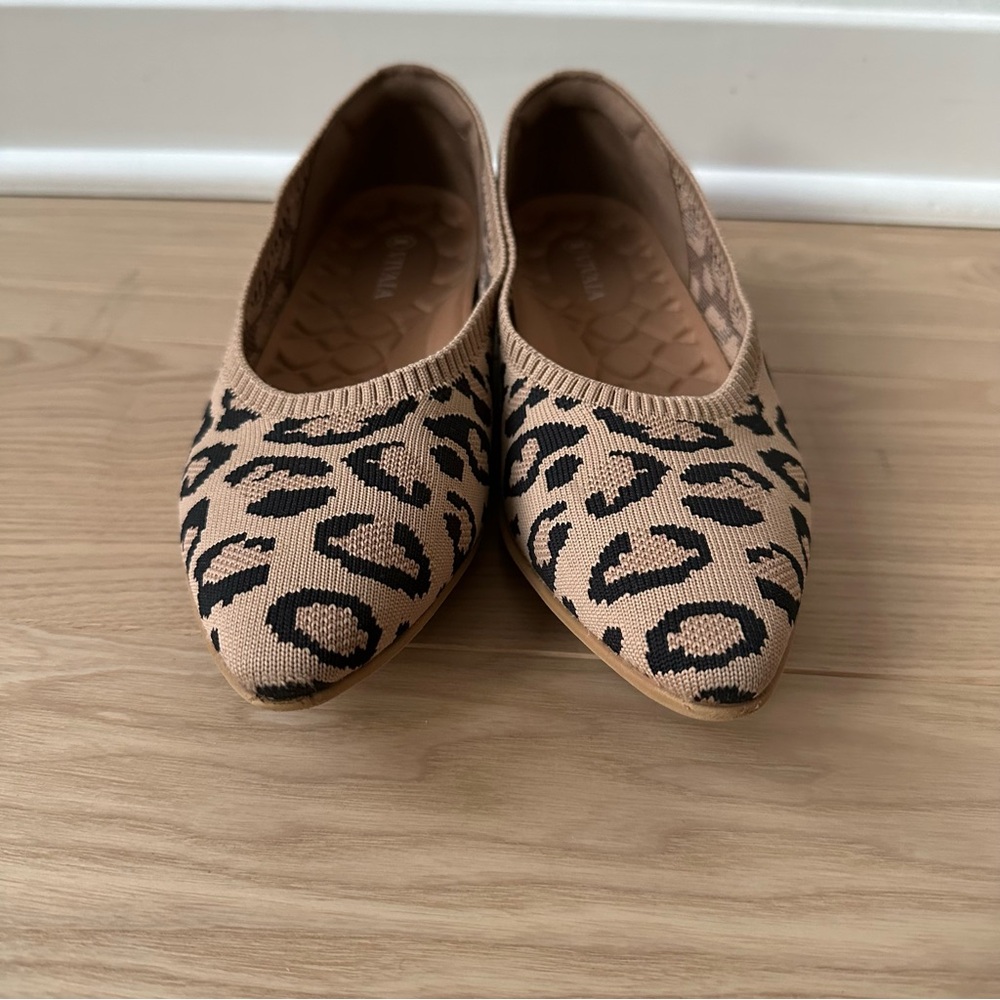 Vivaia Lightweight Pointed-Ballet Flats (Aria Walker) | Dark Leopard | 39.5 - Picture 4 of 10
